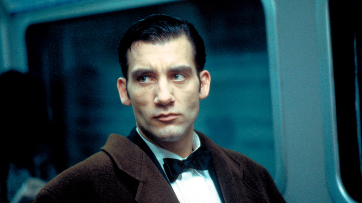 Clive Owen in Croupier (1998)