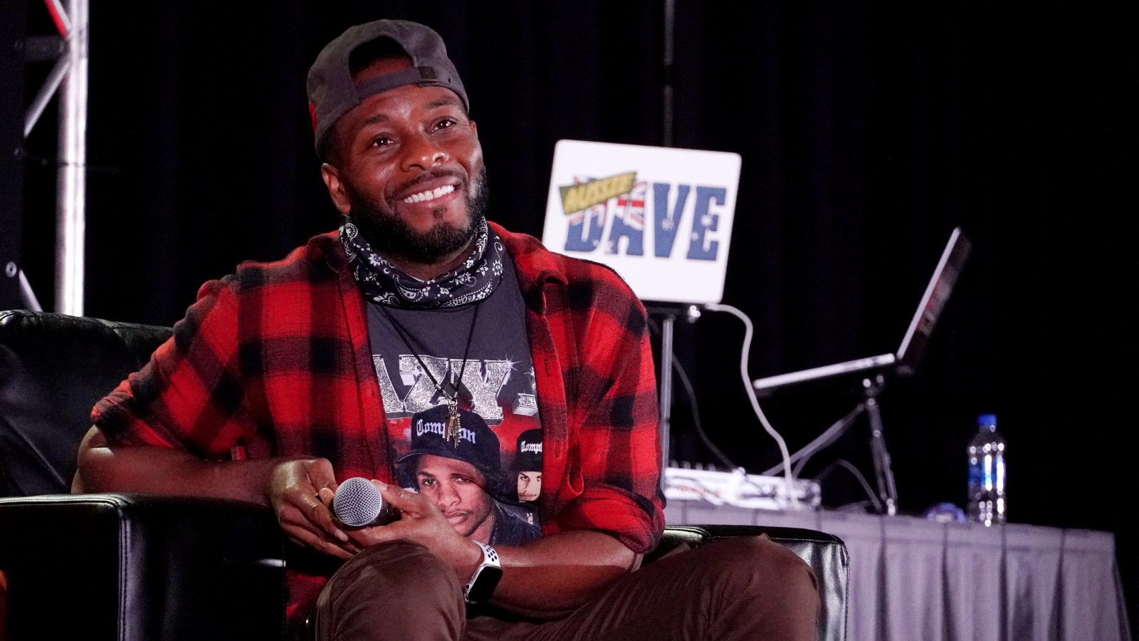 Kel Mitchell hosts a panel at a comic con event.