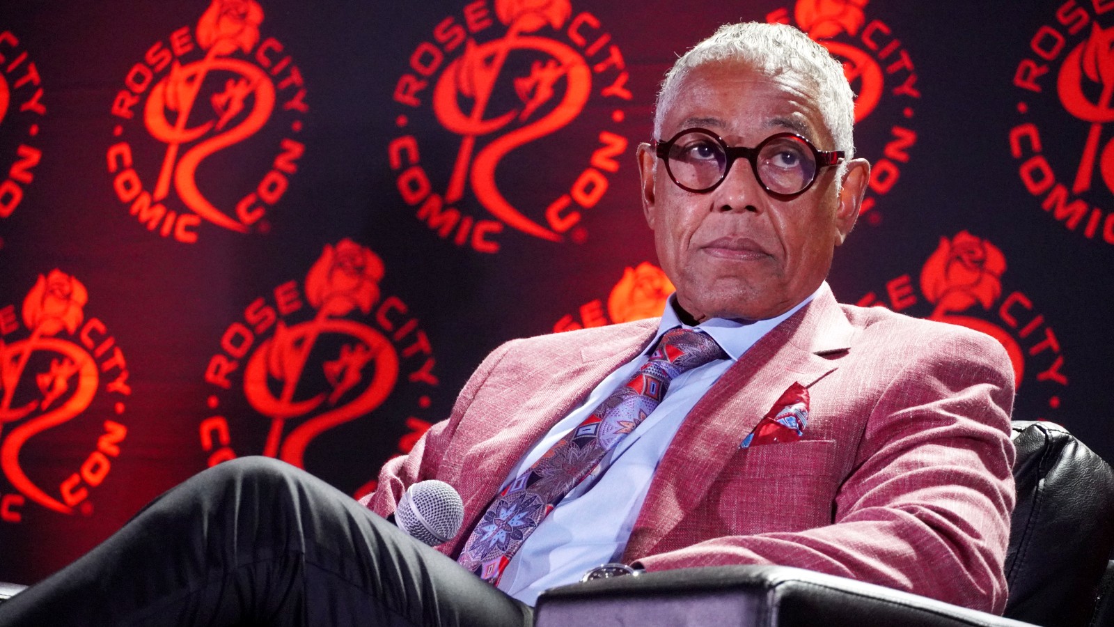 Giancarlo Esposito hosts a fan Q&A at a comic con event.