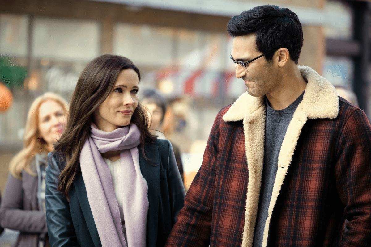 Tyler Hoechlin and Elizabeth Tulloch as Clark Kent and Lois Lane in Superman & Lois