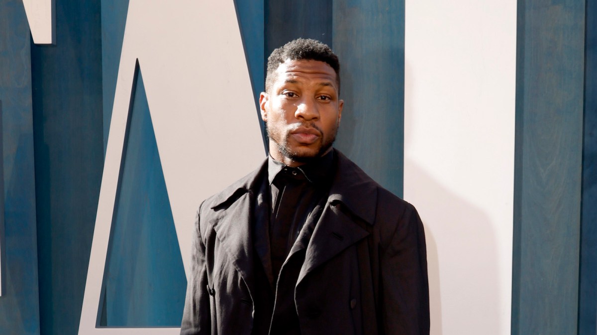 Jonathan Majors attends the 2022 Vanity Fair Oscar Party hosted by Radhika Jones at Wallis Annenberg Center for the Performing Arts on March 27, 2022 in Beverly Hills, California.