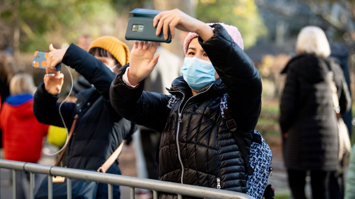 Spectators watch and take photos during the 96th Macy's Thanksgiving Day Parade balloon inflation at Central Park on November 23, 2022 in New York City. (Photo by Roy Rochlin/Getty Images)