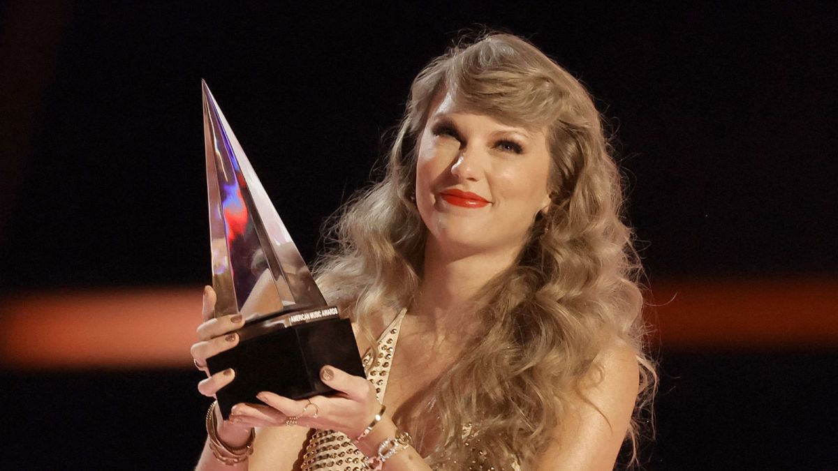 Taylor Swift accepts the Favorite Pop Album award onstage during the 2022 American Music Awards at Microsoft Theater on November 20, 2022 in Los Angeles, California. (Photo by Kevin Winter/Getty Images)