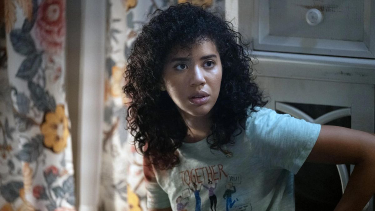 Jasmin Savoy Brown in Yellowjackets