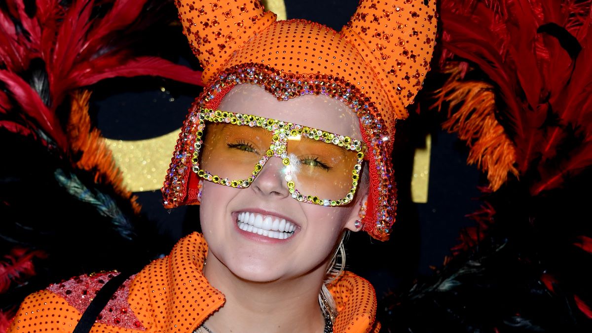 JoJo Siwa arrives at the Disney+ "Elton John Live: Farewell From Dodger Stadium" Yellow Brick Road Event at Dodger Stadium on November 20, 2022 in Los Angeles, California. (Photo by Steve Granitz/FilmMagic)