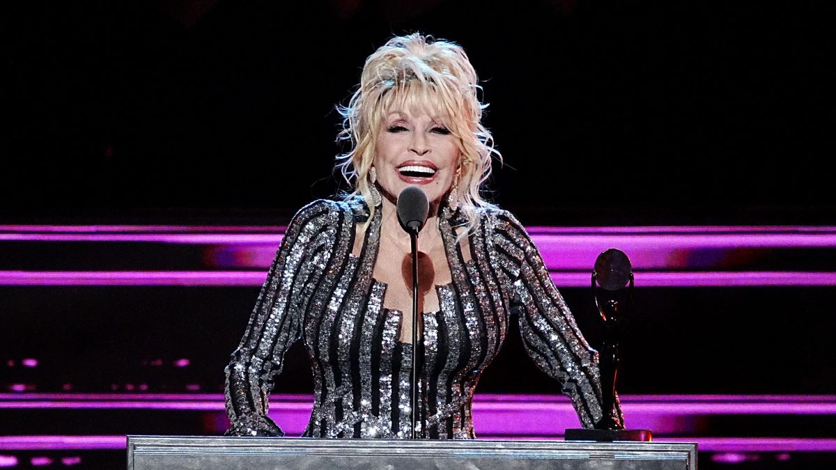 Inductee Dolly Parton speaks on stage during the 37th Annual Rock & Roll Hall Of Fame Induction Ceremony at Microsoft Theater on November 05, 2022 in Los Angeles, California. (Photo by Jeff Kravitz/FilmMagic)