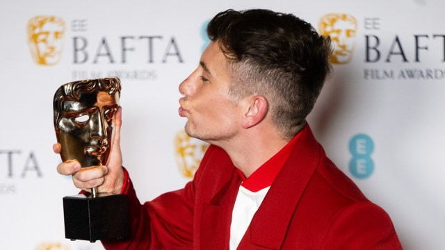 LONDON, ENGLAND - FEBRUARY 19: Barry Keoghan, winner of Best Supporting Actor for "The Banshees of Inisherin", poses in the Winners Room at the EE BAFTA Film Awards 2023 at The Royal Festival Hall on February 19, 2023 in London, England. poses with the award for XXX during the EE BAFTA Film Awards 2023 at The Royal Festival Hall on February 19, 2023 in London, England.