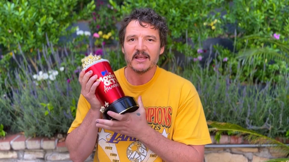 Pedro Pascal wins "Best Hero" at MTV Movie & TV Awards