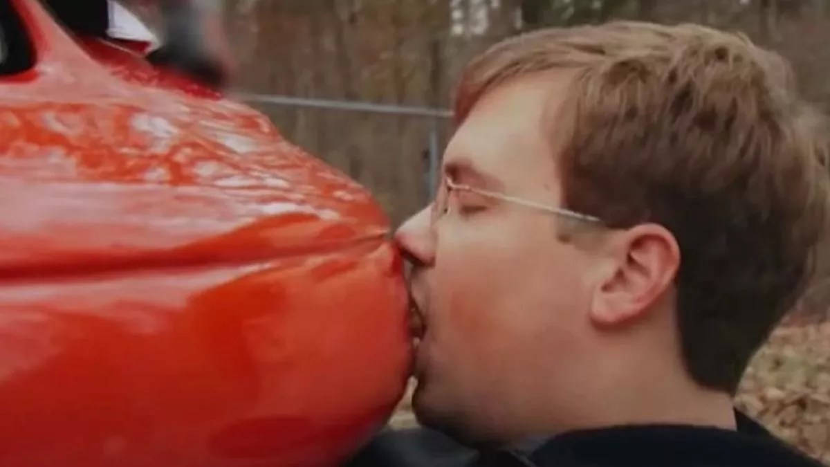 Nathaniel smooches his red car