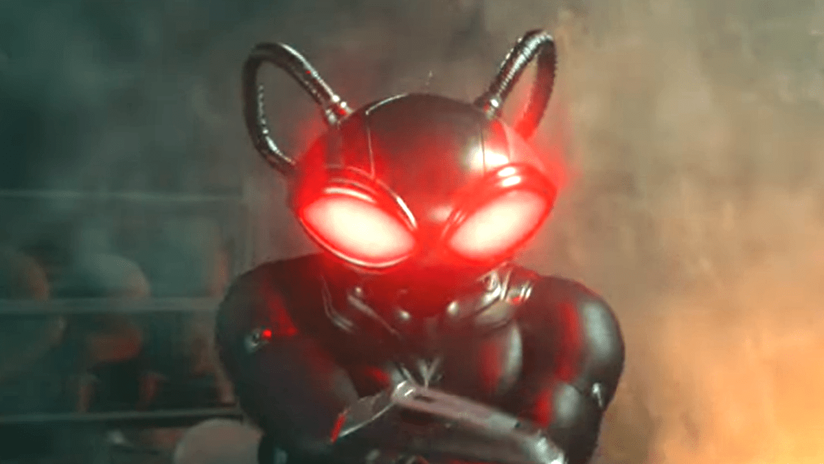 Black Manta charging his optic blasts