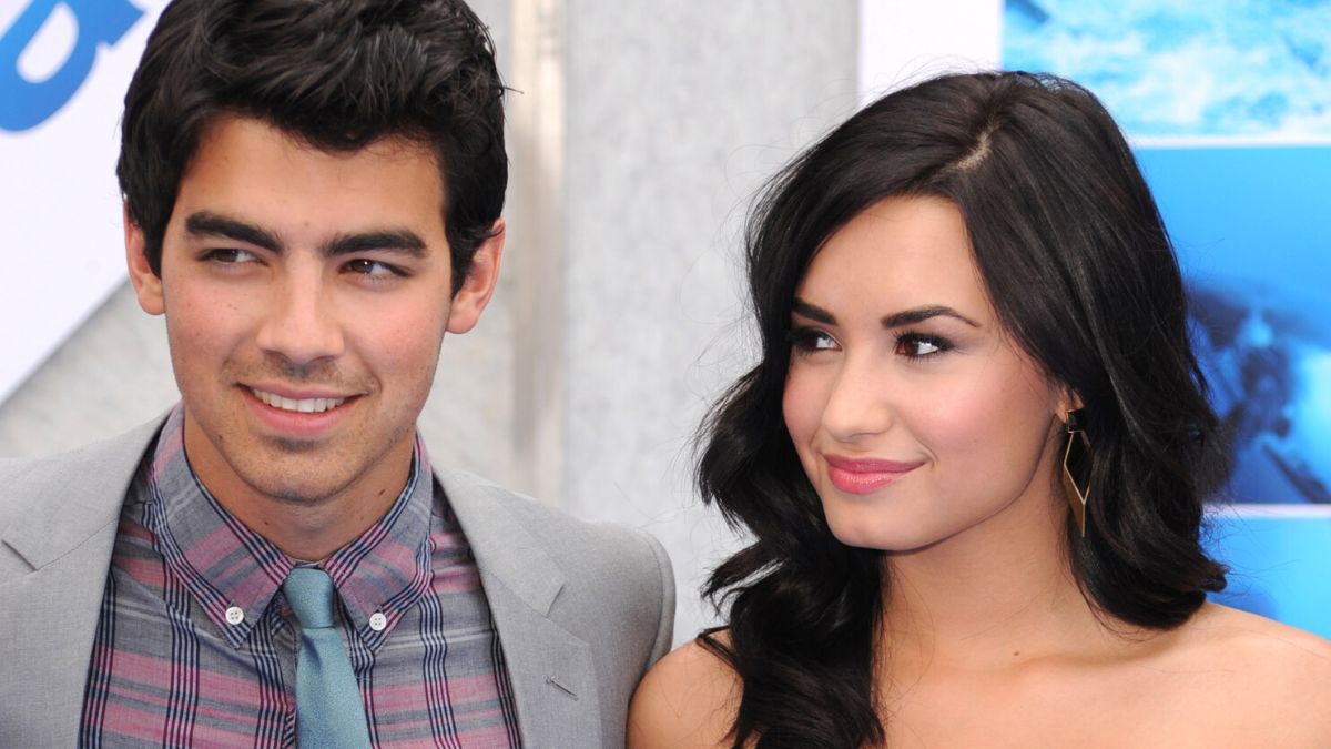 Joe Jonas and Demi Lovato attends the "Oceans" Los Angeles Blue Carpet Premiere at the El Capitan Theatre on April 17, 2010 in Hollywood, California. (Photo by Steve Granitz/WireImage)