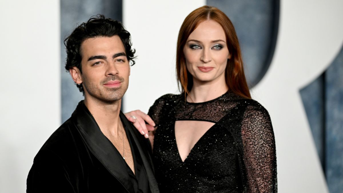 BEVERLY HILLS, CALIFORNIA - MARCH 12: Joe Jonas, Sophie Turner attend the 2023 Vanity Fair Oscar Party Hosted By Radhika Jones at Wallis Annenberg Center for the Performing Arts on March 12, 2023 in Beverly Hills, California. (Photo by Lionel Hahn/Getty Images)